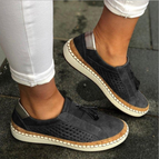 Black / 3