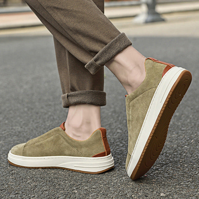 Low-Top Sneakers – Clean Upper & Contrasting Sole