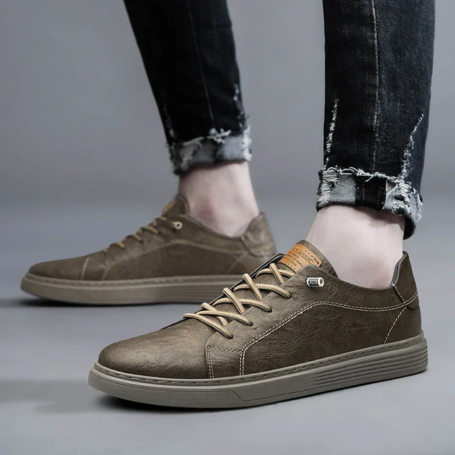 Men’s Low-Top Sneakers with Lace-Up Closure