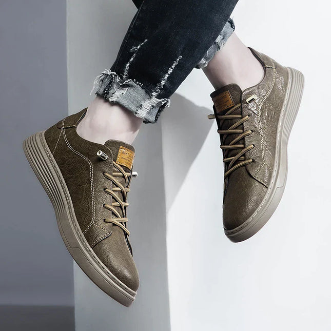 Men’s Low-Top Sneakers with Lace-Up Closure