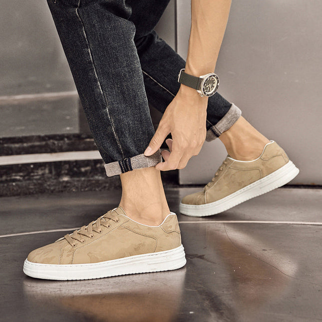 Men’s Low-Top Sneakers with Lace-Up Closure and Patterned Upper