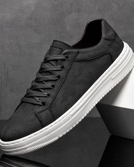 Men’s Low-Top Sneakers with Lace-Up Closure and Patterned Upper
