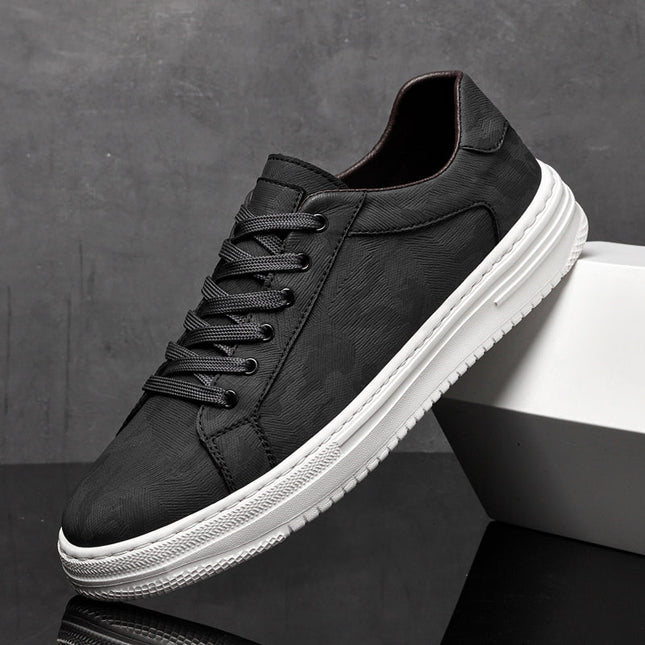 Men’s Low-Top Sneakers with Lace-Up Closure and Patterned Upper