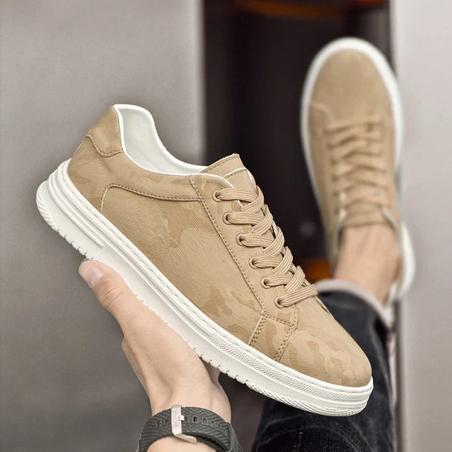 Men’s Low-Top Sneakers with Lace-Up Closure and Patterned Upper