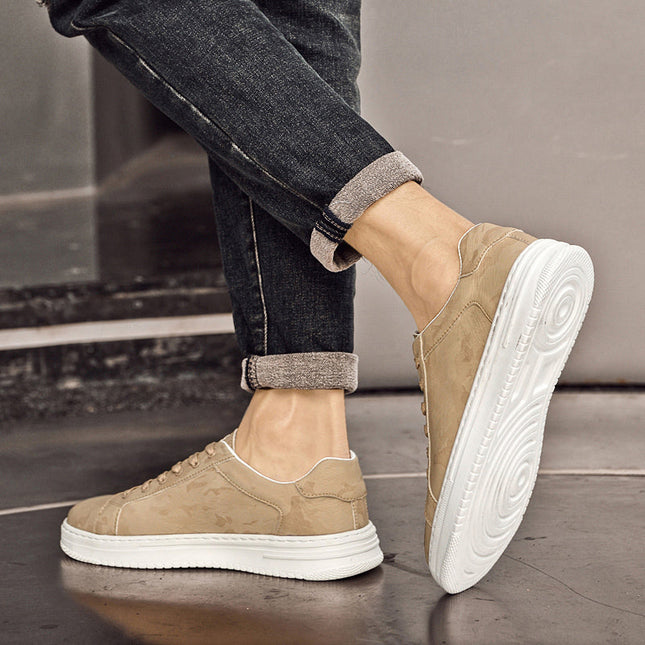 Men’s Low-Top Sneakers with Lace-Up Closure and Patterned Upper