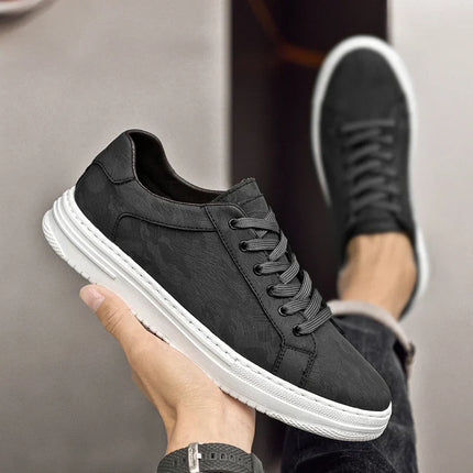 Men’s Low-Top Sneakers with Lace-Up Closure and Patterned Upper