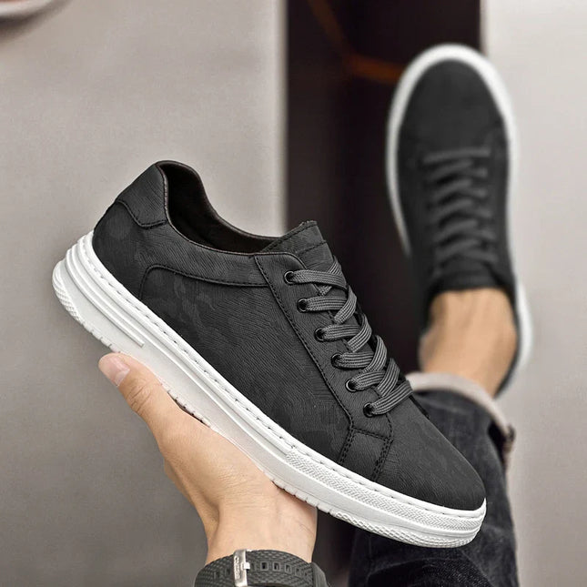 Men’s Low-Top Sneakers with Lace-Up Closure and Patterned Upper