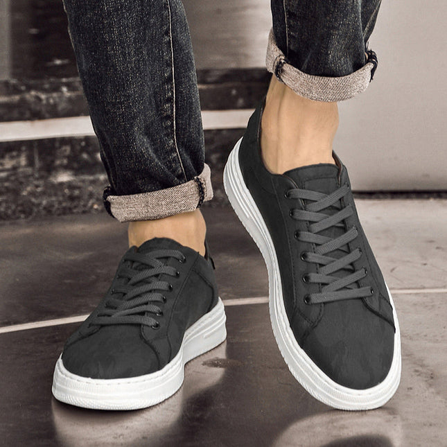 Men’s Low-Top Sneakers with Lace-Up Closure and Patterned Upper