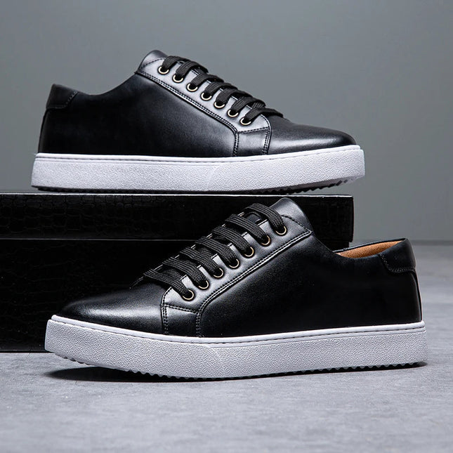 Men’s Lace-Up Sneakers – Contrast Sole