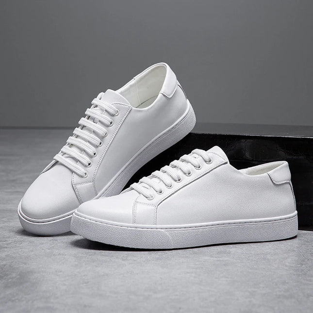 Men’s Lace-Up Sneakers – Contrast Sole