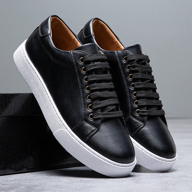 Men’s Lace-Up Sneakers – Contrast Sole